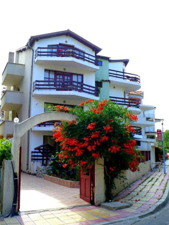 Guest House Urdoviza Kiten  Exterior foto